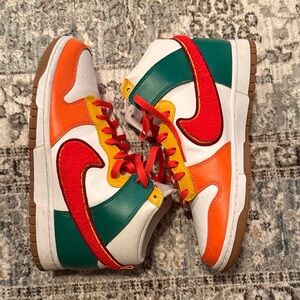 NIKE Dunk High RARE Sneakers Excellent condition!